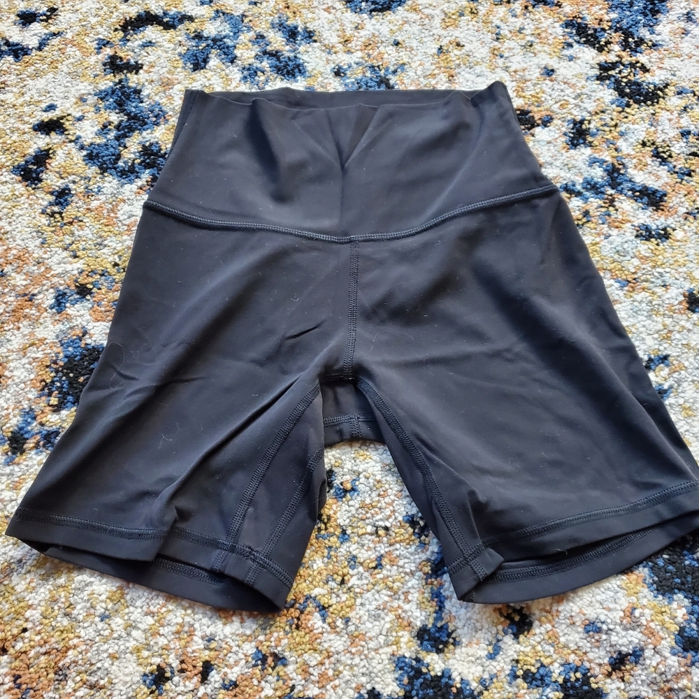 Lululemon High-rise Short - Picture 2 of 2
